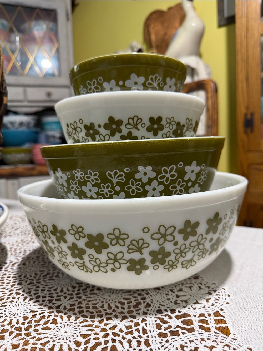 Pyrex spring blossom “crazy daisy” complete Mixing Bowls set